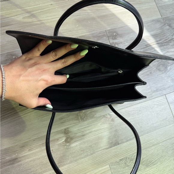 Adrienne Vittadini black handbag - Picture 5 of 6